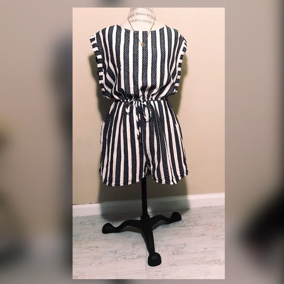 Universal Thread Pants - Universal Thread Knitted Romper with pockets